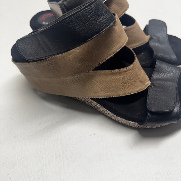 Modzori Olivia reversible Black and Tan Women's Wedge Sandals size 12 - Picture 6 of 8